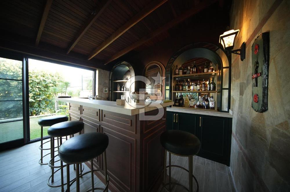 Güzelbahçe Kahramandere'de Özel Tasarım Satılık 5+2 Lüks Villa