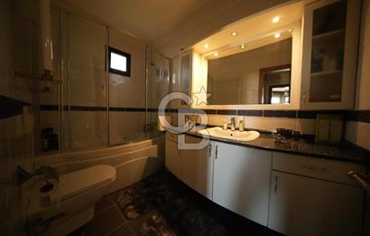 Güzelbahçe Kahramandere'de Özel Tasarım Satılık 5+2 Lüks Villa