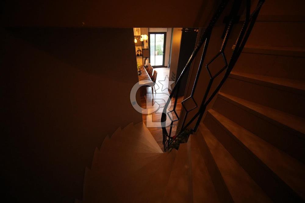 Güzelbahçe Kahramandere'de Özel Tasarım Satılık 5+2 Lüks Villa