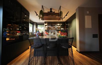 Güzelbahçe Kahramandere'de Özel Tasarım Satılık 5+2 Lüks Villa