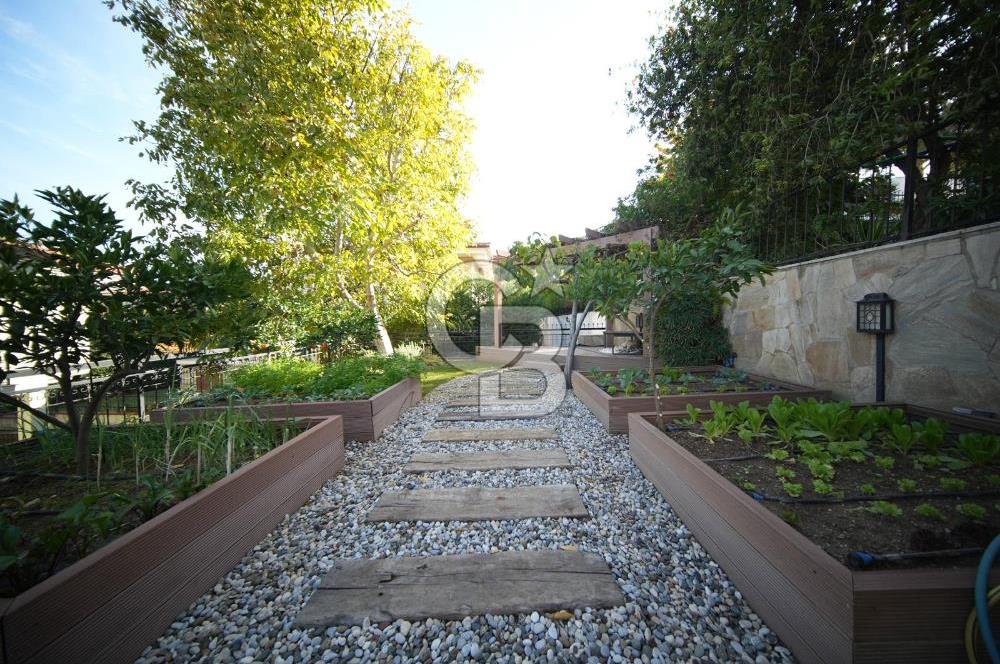 Güzelbahçe Kahramandere'de Özel Tasarım Satılık 5+2 Lüks Villa