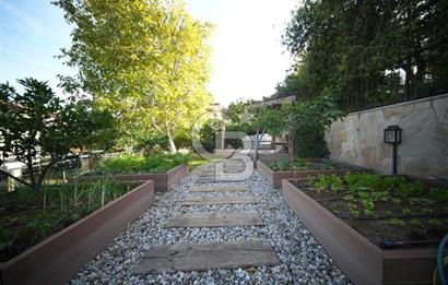 Güzelbahçe Kahramandere'de Özel Tasarım Satılık 5+2 Lüks Villa