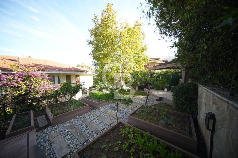 Güzelbahçe Kahramandere'de Özel Tasarım Satılık 5+2 Lüks Villa