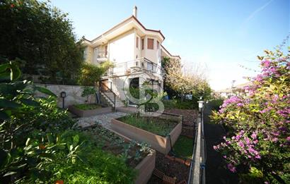 Güzelbahçe Kahramandere'de Özel Tasarım Satılık 5+2 Lüks Villa