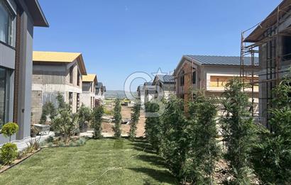 GÖLBAŞI KARŞIYAKA MAHALLESİ SİTE İÇİ 5+1 SATILIK VİLLA