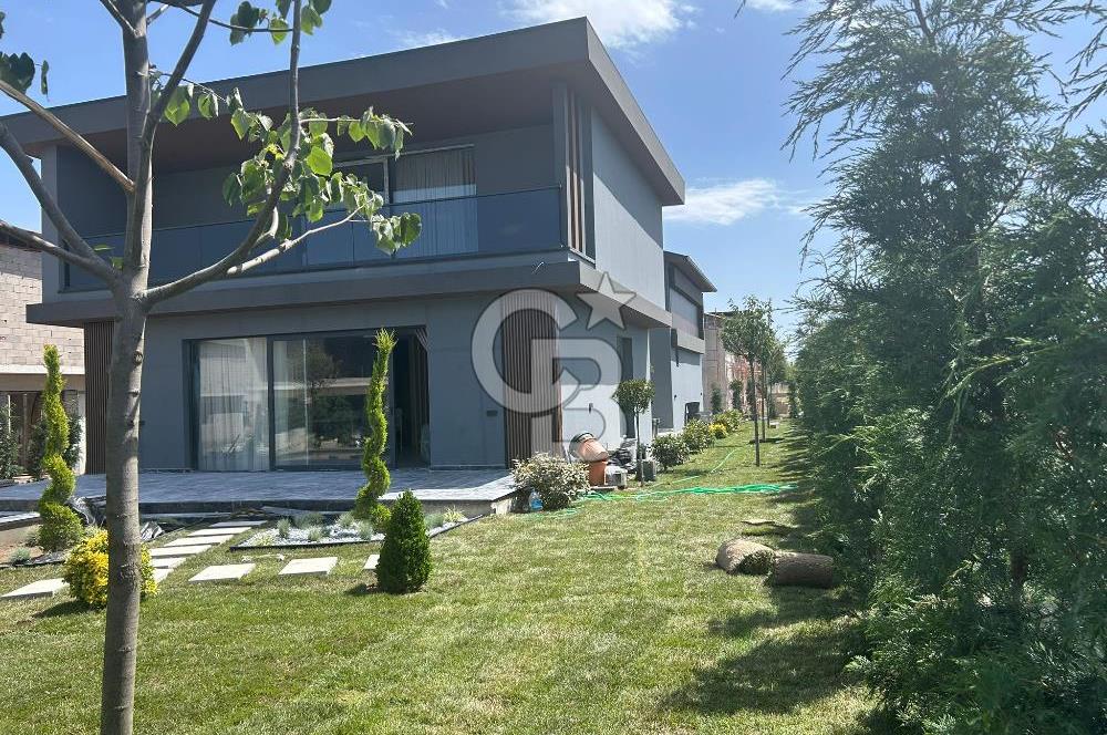 GÖLBAŞI KARŞIYAKA MAHALLESİ SİTE İÇİ 5+1 SATILIK VİLLA