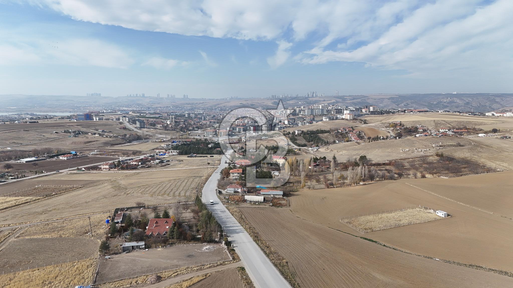 ANKARA'DA AKARYAKIT İSTASYONU VE TİCARİ  İMARLI SATILIK ARSA