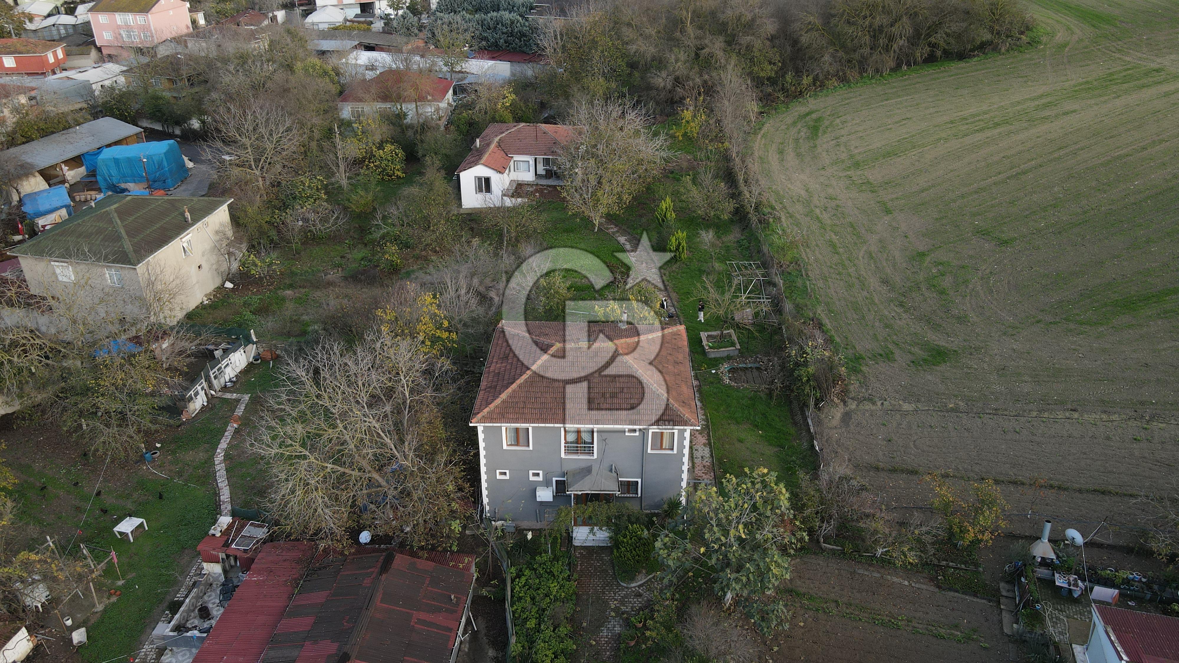 YeşilBayırda Geniş Arsasıyla 2 Katlı Müstakil Villa