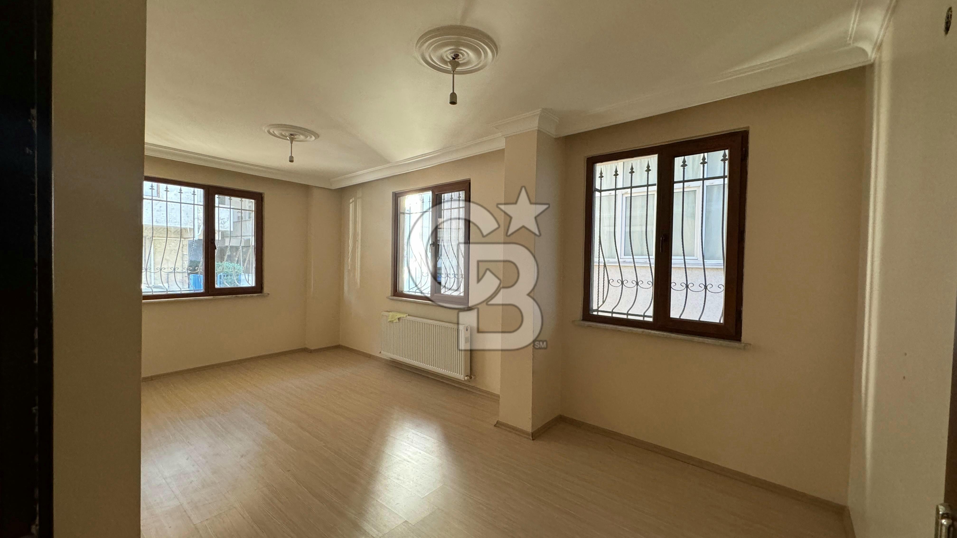 Sarıgazi Merkezde 5+1 Geniş Ters Dubleks Park ve Metro Yakını