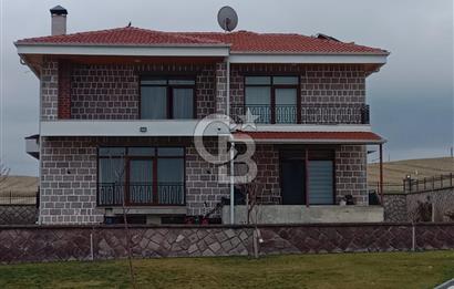 GÖLBAŞI - BAHÇELİEVLER MAH. GÖL MANZARALI KİRALIK VİLLA