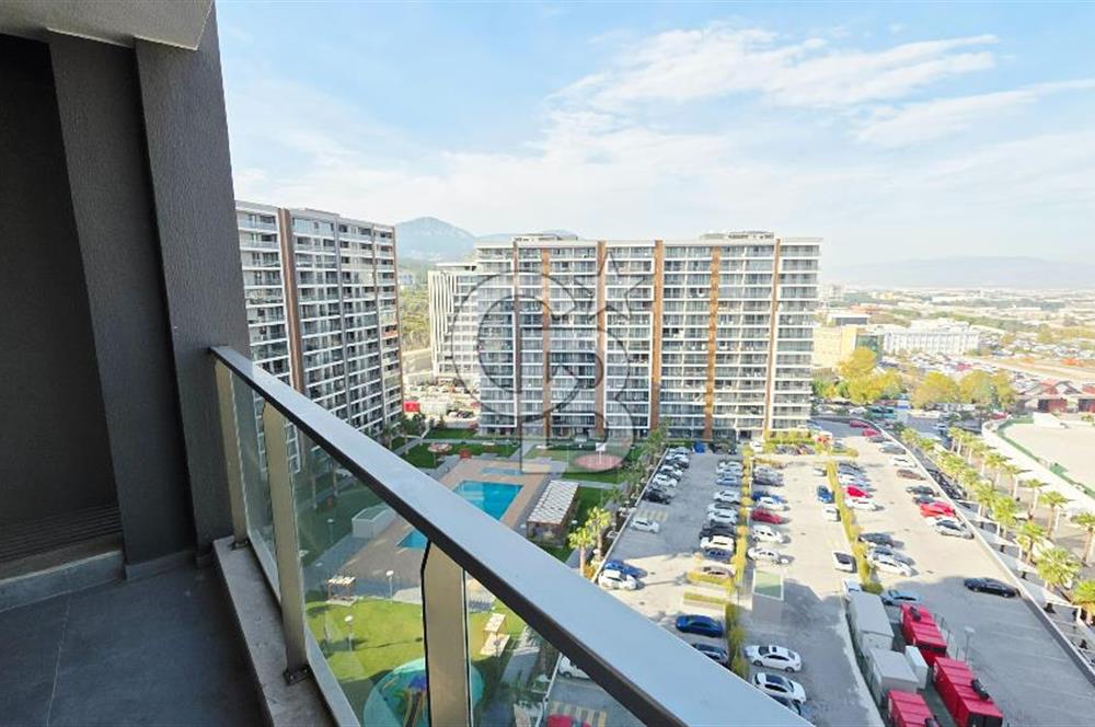 Manisa Meydan Sitesi Havuz Cephe Satılık 1+1 Daire