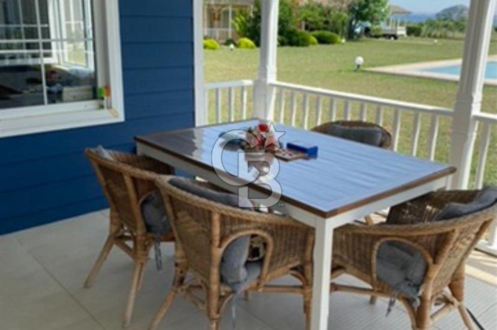 Saros Sazlıderede Satılık Şömineli Eşyalı 3+1 Ahsap Villa