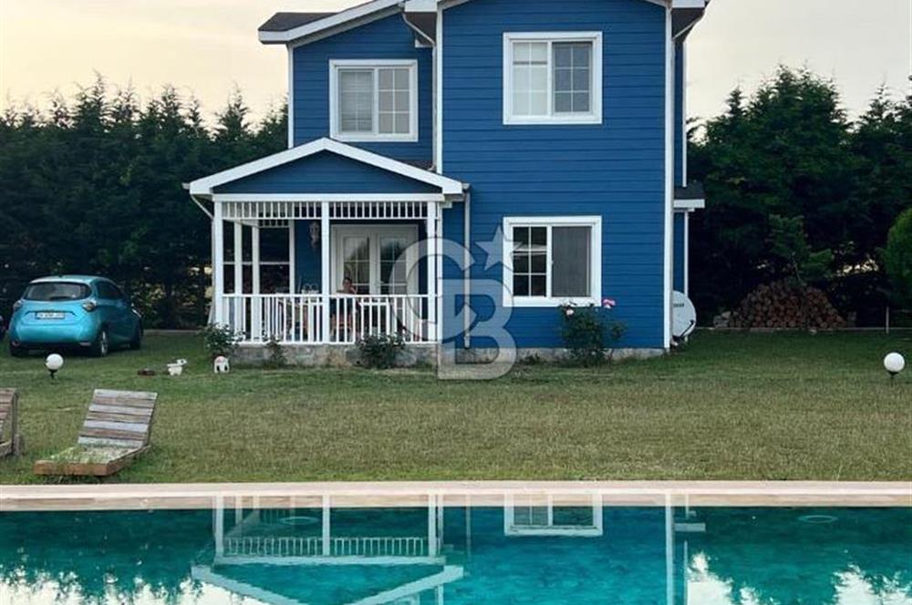 Saros Sazlıderede Satılık Şömineli Eşyalı 3+1 Ahsap Villa