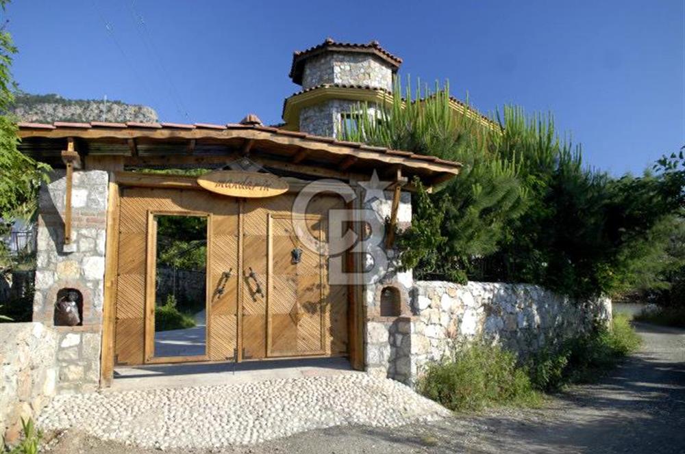 Fethiye Faralya Doğa İçinde Satılık Havuzlu Taş Villa