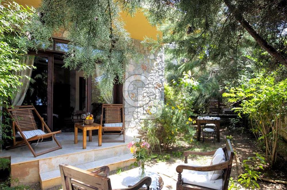 Fethiye Faralya Doğa İçinde Satılık Havuzlu Taş Villa