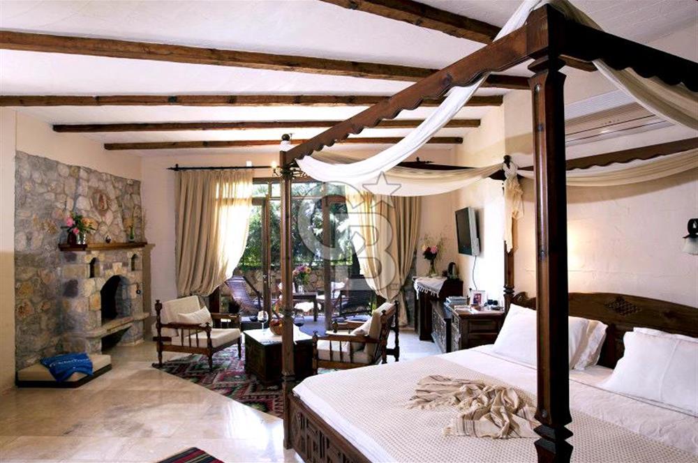 Fethiye Faralya Doğa İçinde Satılık Havuzlu Taş Villa