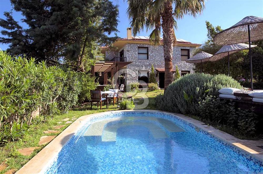 Fethiye Faralya Doğa İçinde Satılık Havuzlu Taş Villa