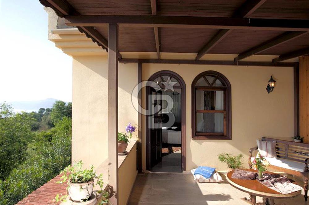 Fethiye Faralya Doğa İçinde Satılık Havuzlu Taş Villa