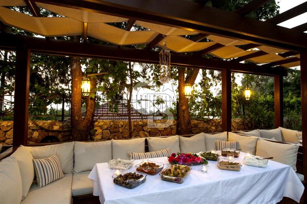 Fethiye Faralya Doğa İçinde Satılık Havuzlu Taş Villa