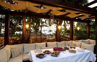 Fethiye Faralya Doğa İçinde Satılık Havuzlu Taş Villa