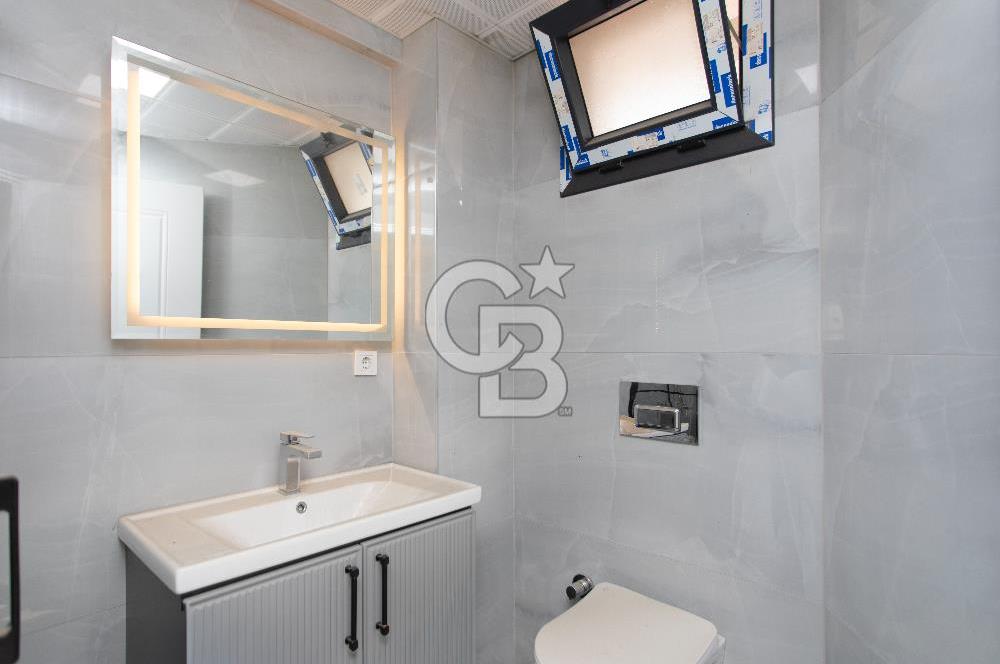 Yenifoça'da Satılık Deniz Manzaralı Müstakil 4+1 Tripleks Villa