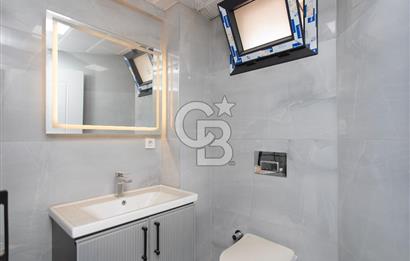 Yenifoça'da Satılık Deniz Manzaralı Müstakil 4+1 Tripleks Villa