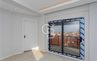 Yenifoça'da Satılık Deniz Manzaralı Müstakil 4+1 Tripleks Villa