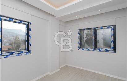 Yenifoça'da Satılık Deniz Manzaralı Müstakil 4+1 Tripleks Villa