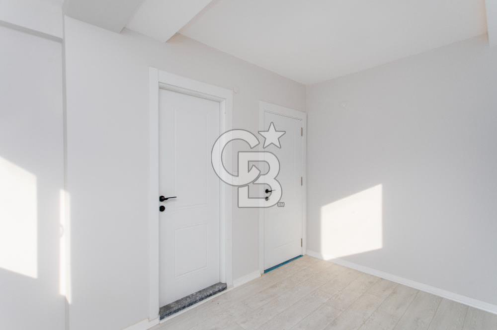 Yenifoça'da Satılık Deniz Manzaralı Müstakil 4+1 Tripleks Villa