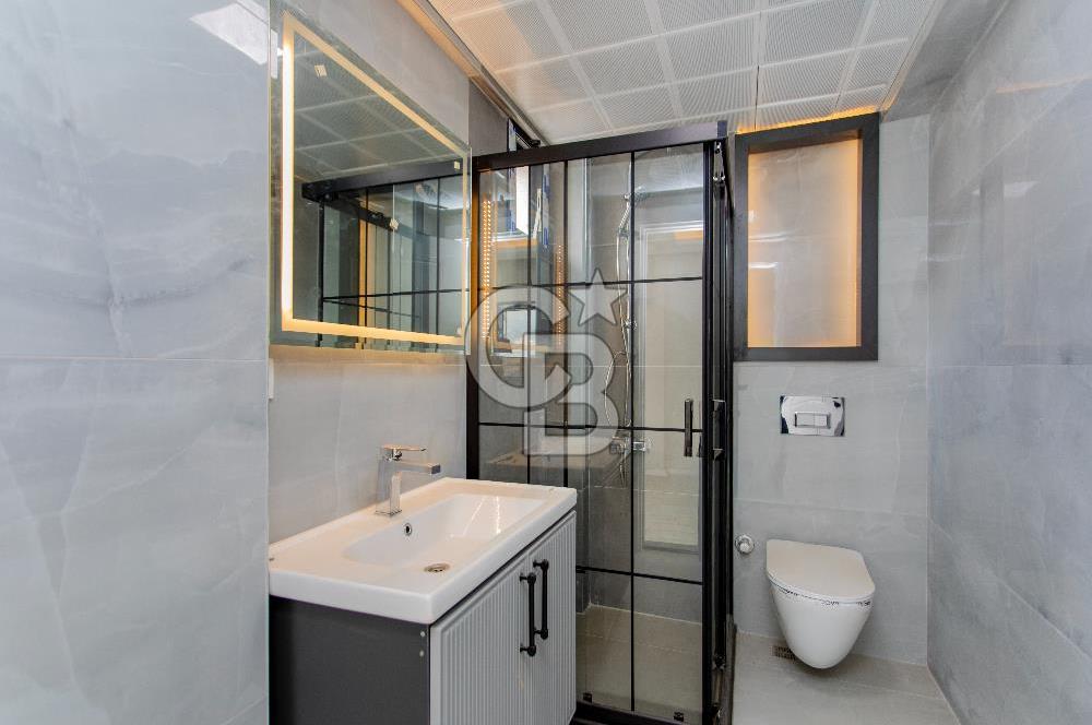 Yenifoça'da Satılık Deniz Manzaralı Müstakil 4+1 Tripleks Villa