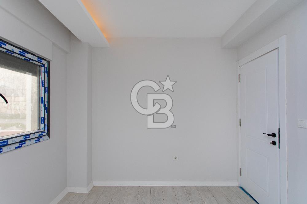 Yenifoça'da Satılık Deniz Manzaralı Müstakil 4+1 Tripleks Villa