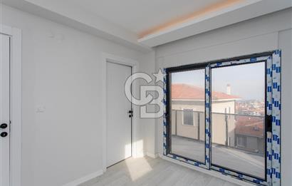 Yenifoça'da Satılık Deniz Manzaralı Müstakil 4+1 Tripleks Villa