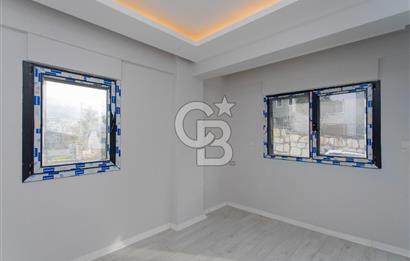 Yenifoça'da Satılık Deniz Manzaralı Müstakil 4+1 Tripleks Villa