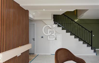 Yenifoça'da Satılık Deniz Manzaralı Müstakil 4+1 Tripleks Villa