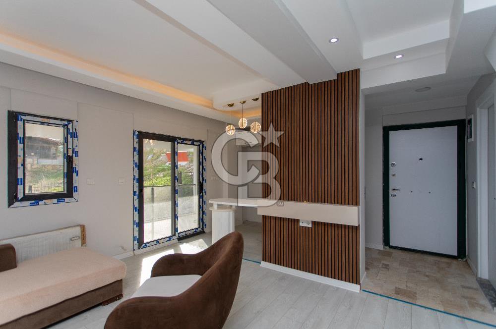 Yenifoça'da Satılık Deniz Manzaralı Müstakil 4+1 Tripleks Villa