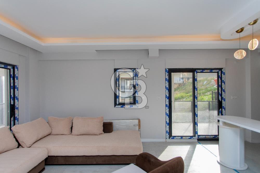 Yenifoça'da Satılık Deniz Manzaralı Müstakil 4+1 Tripleks Villa