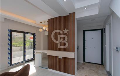 Yenifoça'da Satılık Deniz Manzaralı Müstakil 4+1 Tripleks Villa