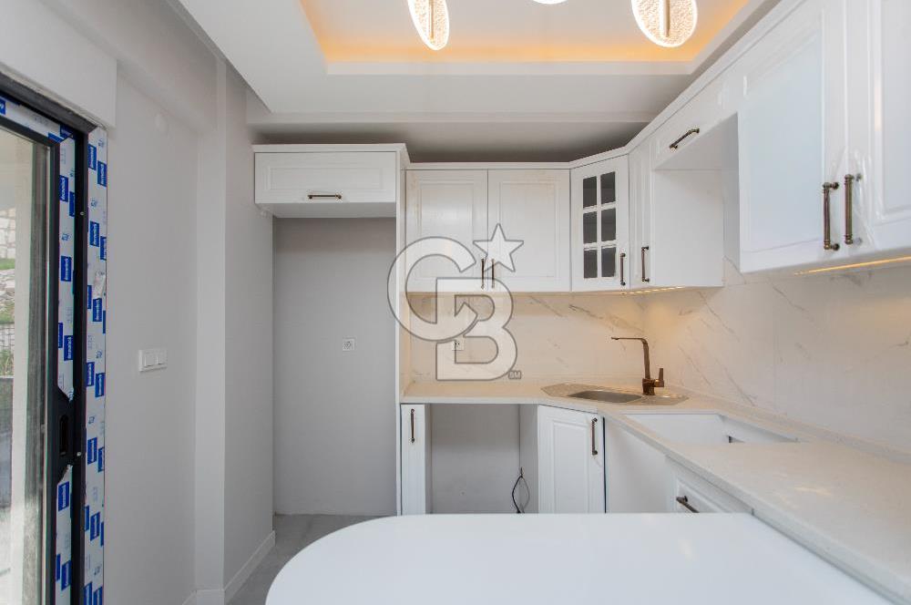 Yenifoça'da Satılık Deniz Manzaralı Müstakil 4+1 Tripleks Villa