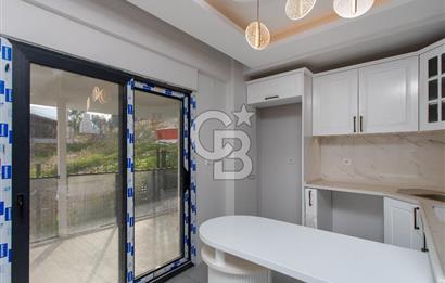 Yenifoça'da Satılık Deniz Manzaralı Müstakil 4+1 Tripleks Villa