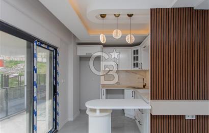 Yenifoça'da Satılık Deniz Manzaralı Müstakil 4+1 Tripleks Villa