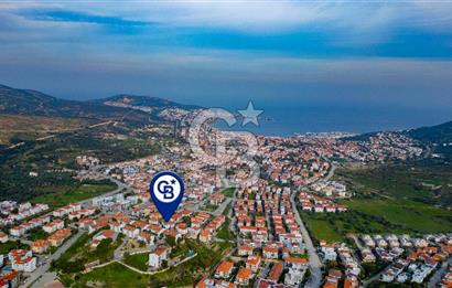 Yenifoça'da Satılık Deniz Manzaralı Müstakil 4+1 Tripleks Villa