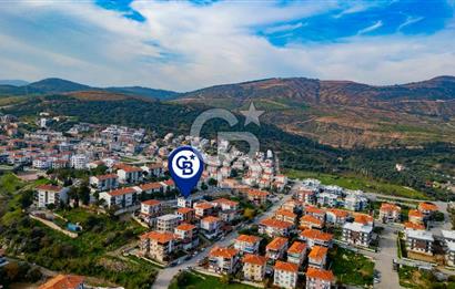 Yenifoça'da Satılık Deniz Manzaralı Müstakil 4+1 Tripleks Villa