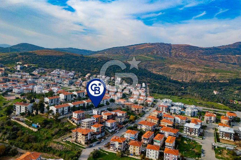 Yenifoça'da Satılık Deniz Manzaralı Müstakil 4+1 Tripleks Villa