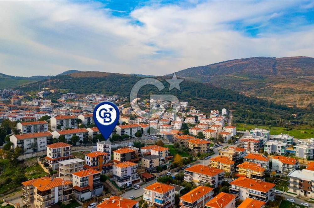 Yenifoça'da Satılık Deniz Manzaralı Müstakil 4+1 Tripleks Villa