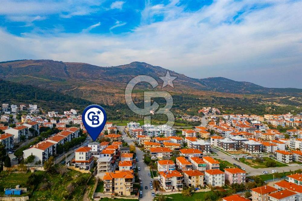 Yenifoça'da Satılık Deniz Manzaralı Müstakil 4+1 Tripleks Villa