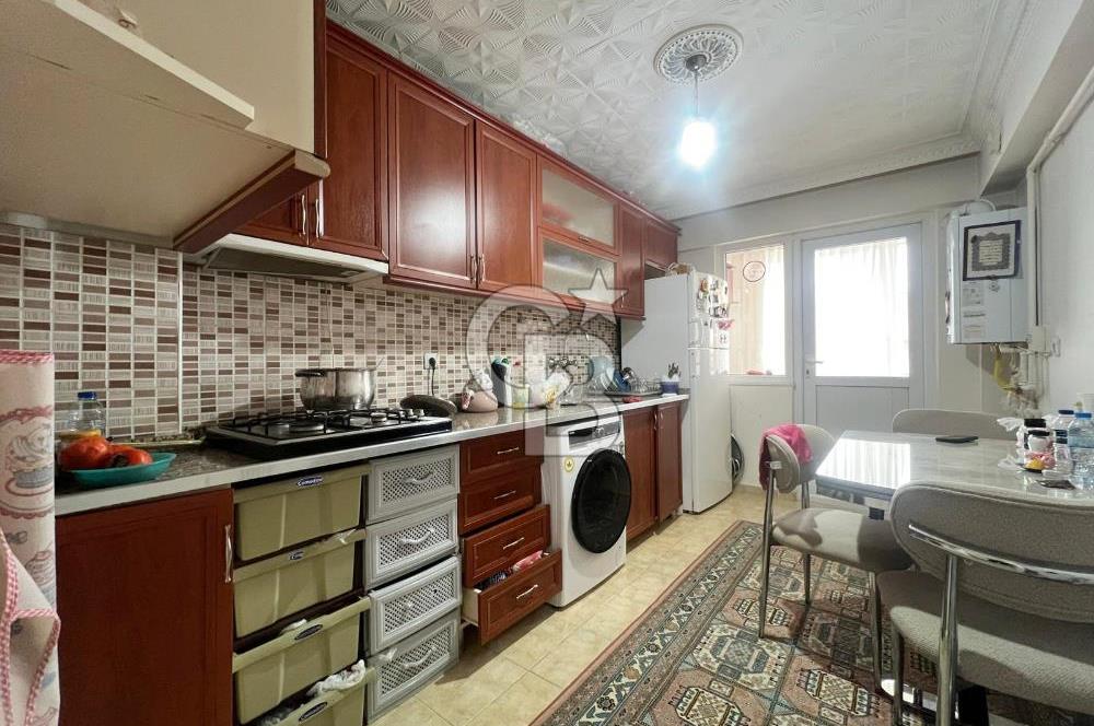 GAMZE ÖZDEMİR CD. ÜZERİ EMSALLERİN ALTINDA BAKIMLI ÖN CEPHE 3+1 