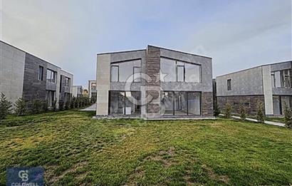 "BÜTÜN DETAYLARI DÜŞÜNÜLMÜŞ TAM MÜSTAKİL VİLLA!"