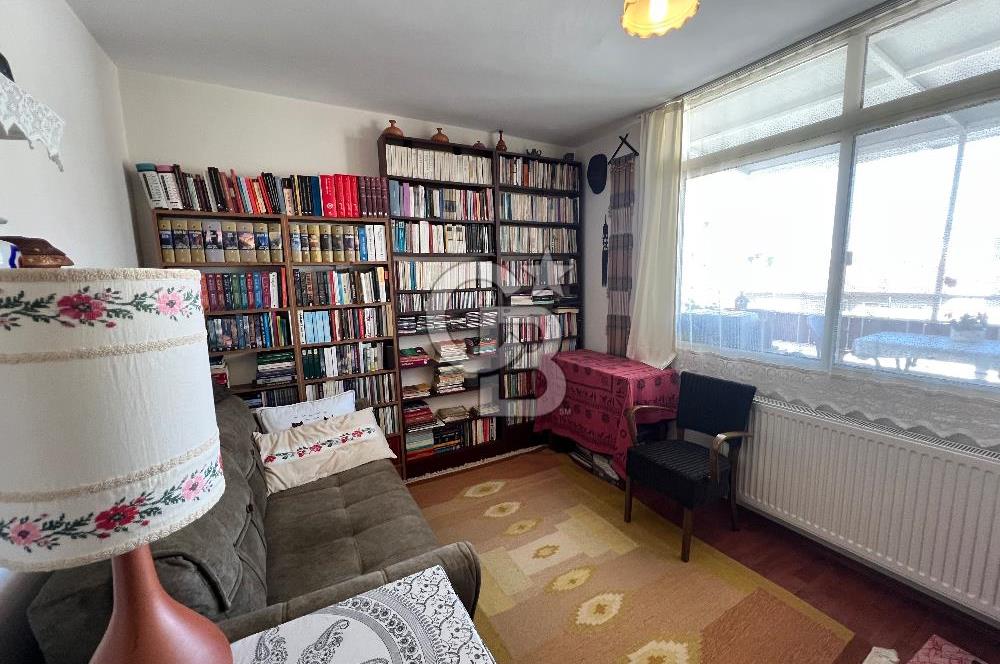 Karşıyaka Donanmacı'da Geniş Teraslı 2+1 Daire 