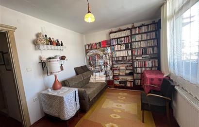 Karşıyaka Donanmacı'da Geniş Teraslı 2+1 Daire 