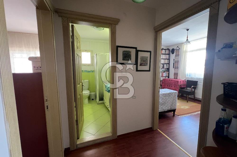 Karşıyaka Donanmacı'da Geniş Teraslı 2+1 Daire 